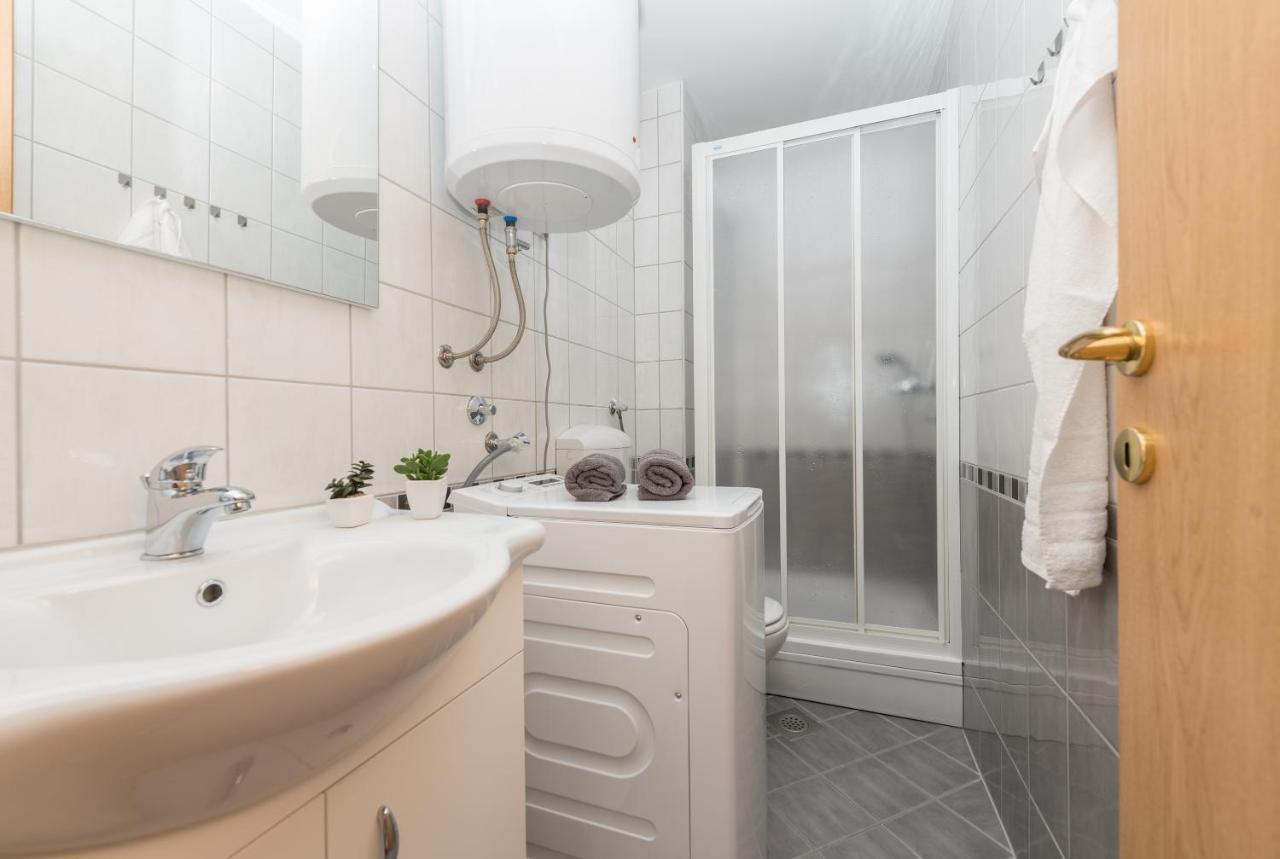 Deluxe 3 Bedroom Apartment With Sea View Baška Voda Dış mekan fotoğraf