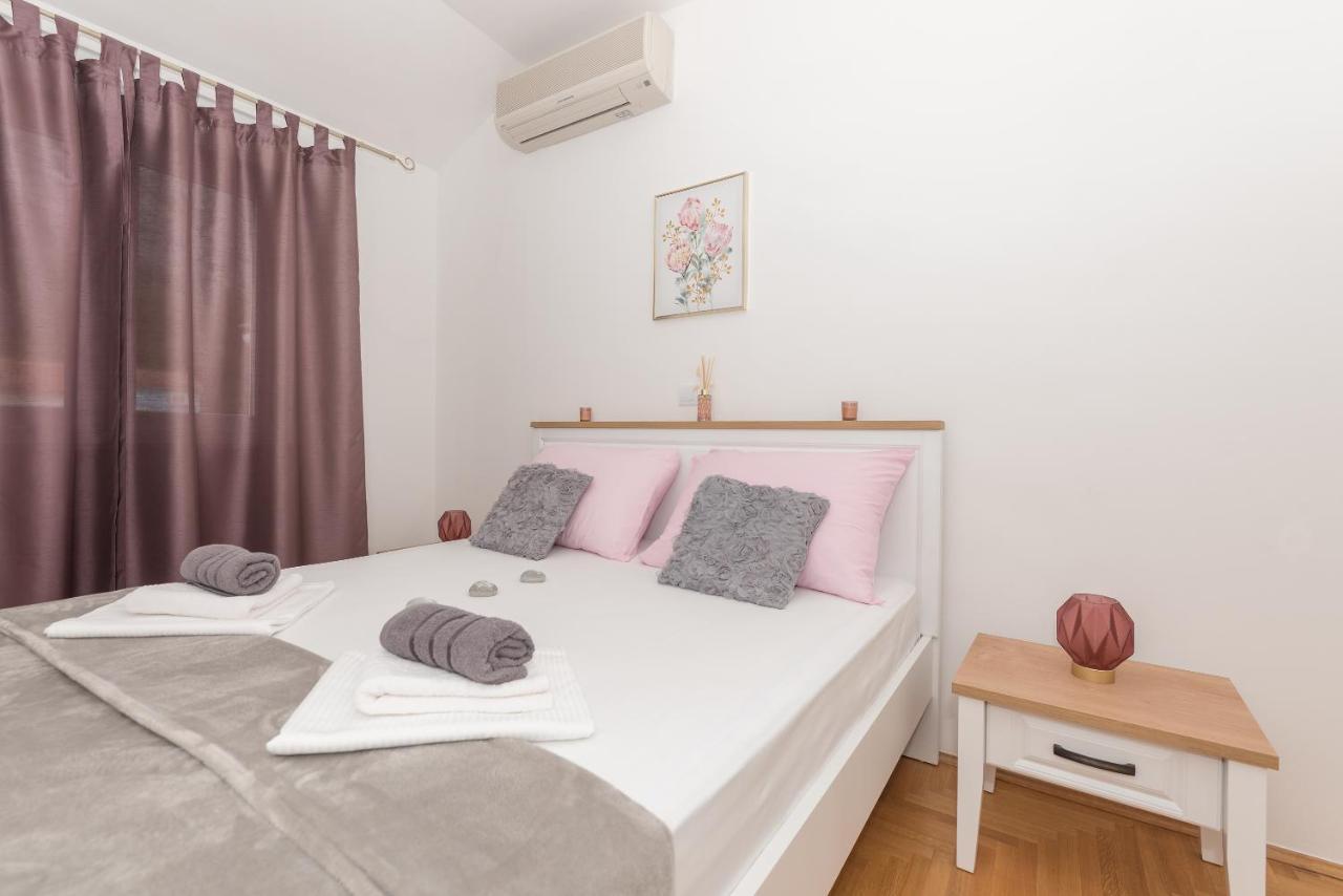 Deluxe 3 Bedroom Apartment With Sea View Baška Voda Dış mekan fotoğraf