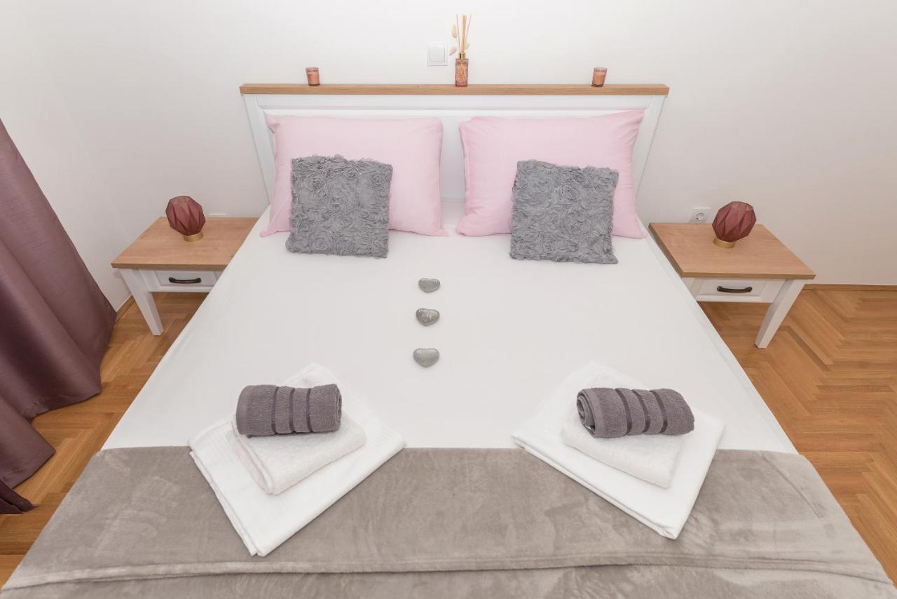 Deluxe 3 Bedroom Apartment With Sea View Baška Voda Dış mekan fotoğraf