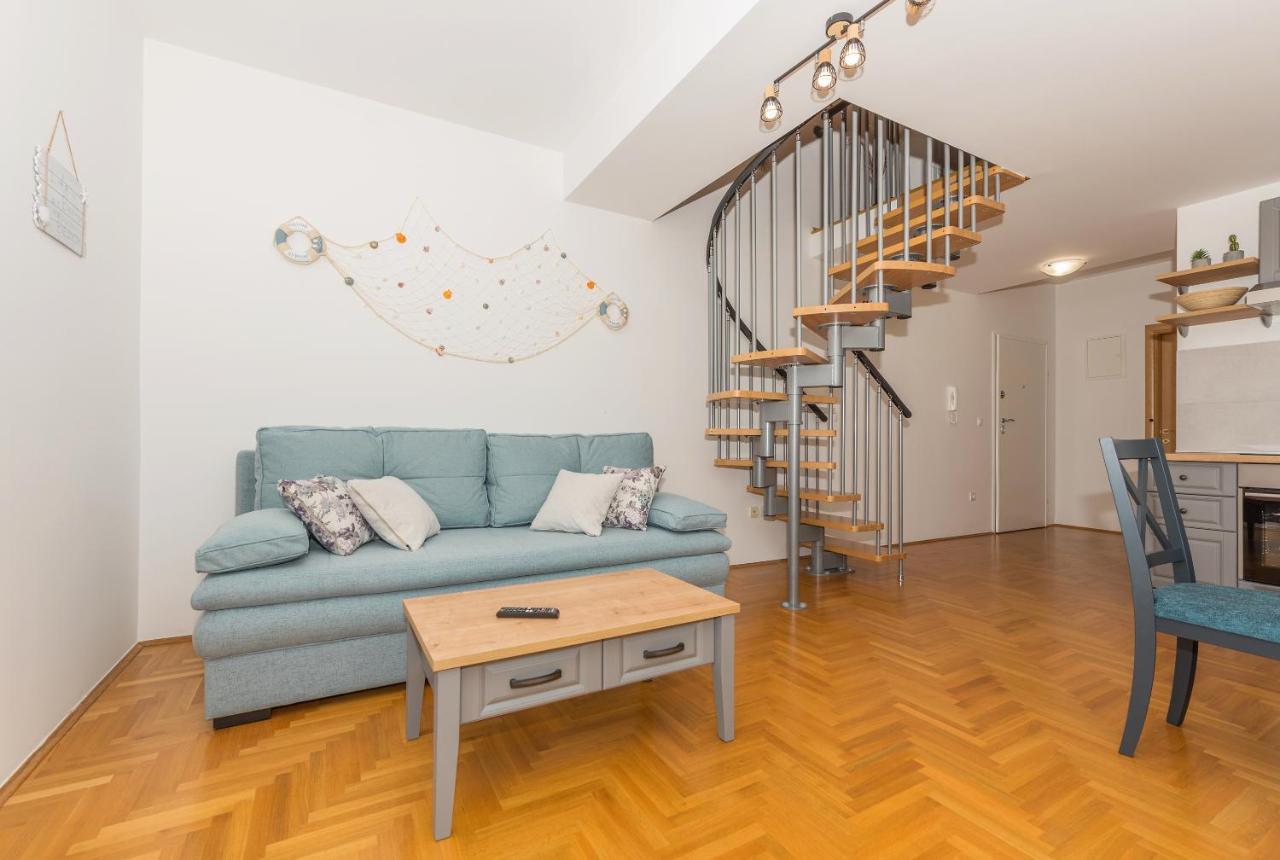 Deluxe 3 Bedroom Apartment With Sea View Baška Voda Dış mekan fotoğraf
