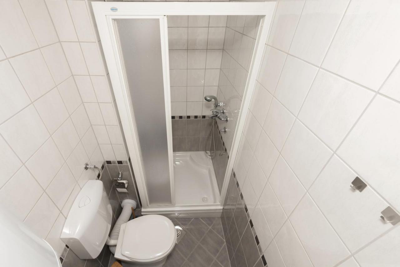 Deluxe 3 Bedroom Apartment With Sea View Baška Voda Dış mekan fotoğraf