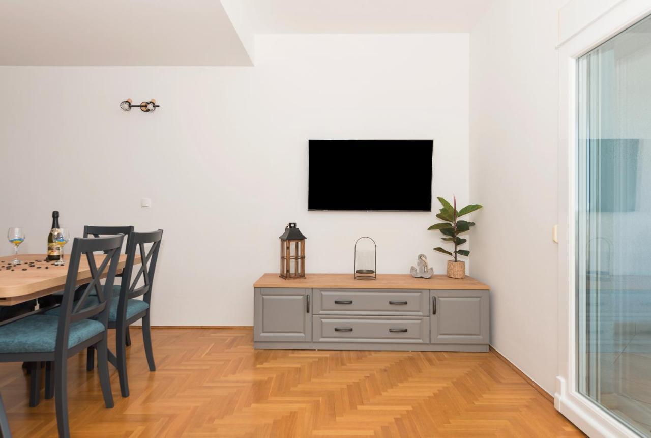 Deluxe 3 Bedroom Apartment With Sea View Baška Voda Dış mekan fotoğraf