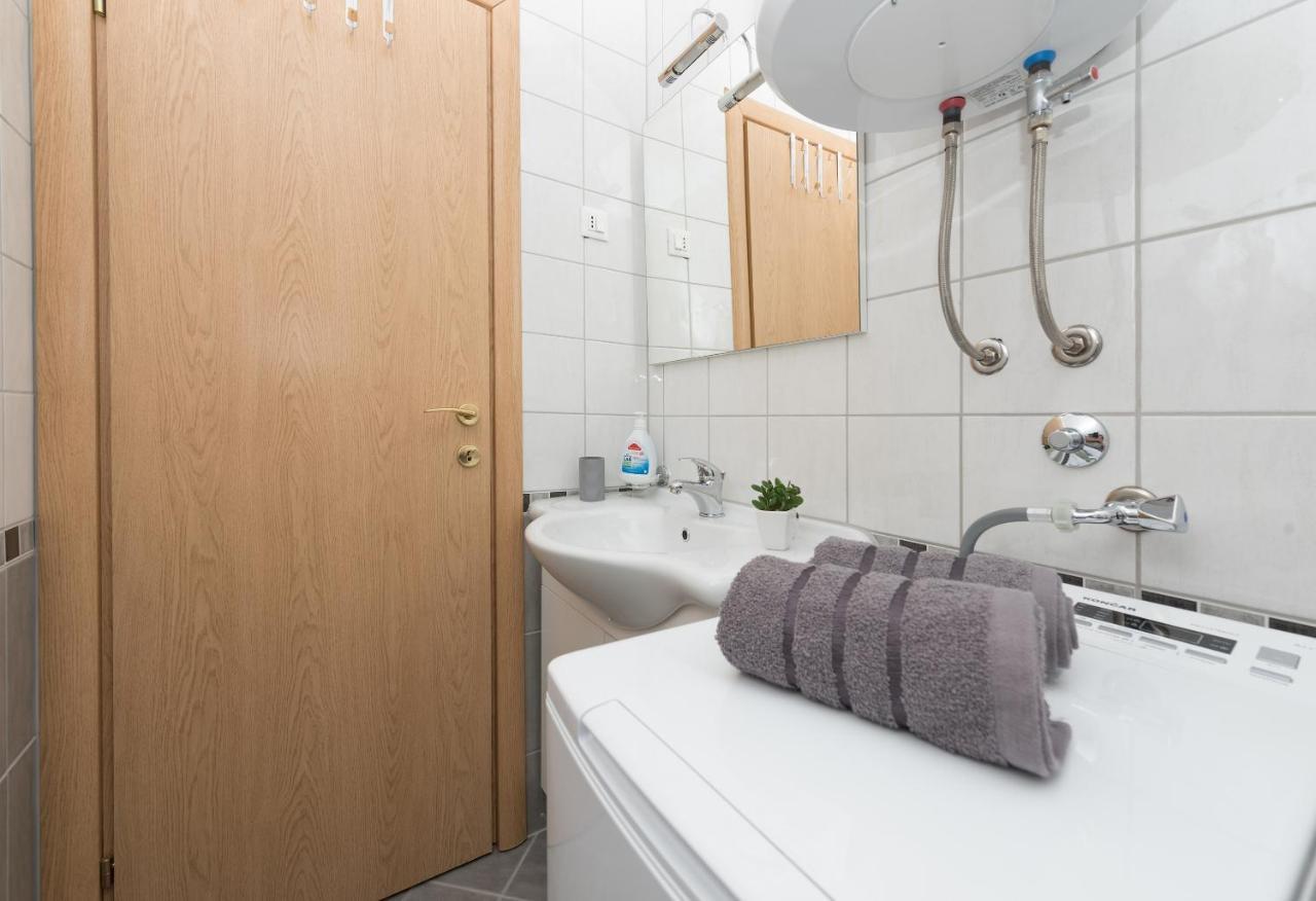 Deluxe 3 Bedroom Apartment With Sea View Baška Voda Dış mekan fotoğraf