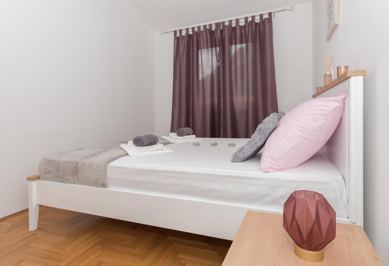 Deluxe 3 Bedroom Apartment With Sea View Baška Voda Dış mekan fotoğraf