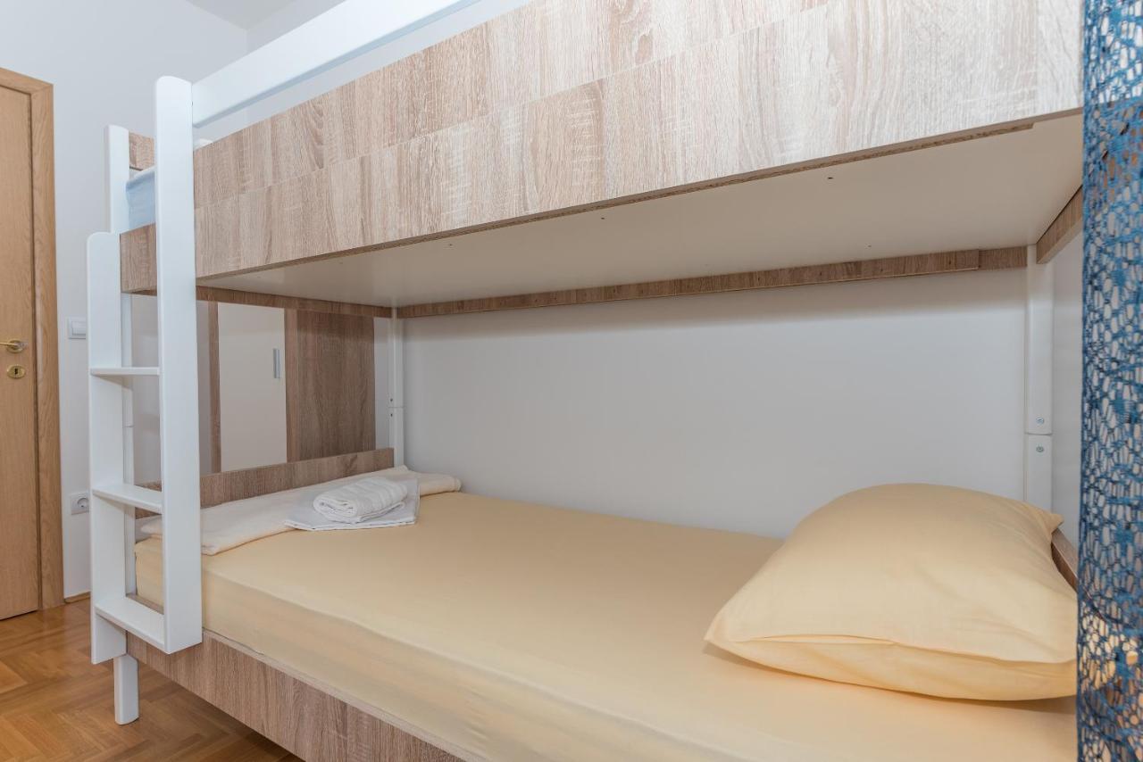 Deluxe 3 Bedroom Apartment With Sea View Baška Voda Dış mekan fotoğraf