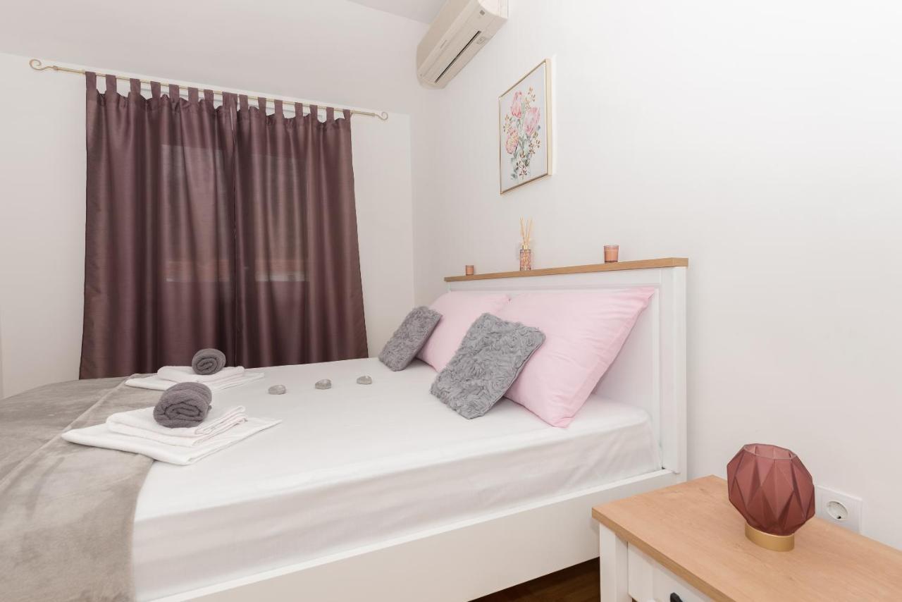 Deluxe 3 Bedroom Apartment With Sea View Baška Voda Dış mekan fotoğraf
