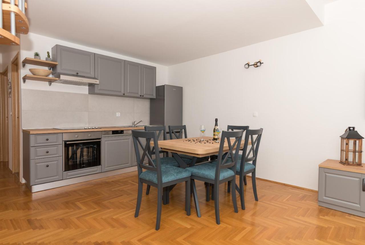 Deluxe 3 Bedroom Apartment With Sea View Baška Voda Dış mekan fotoğraf