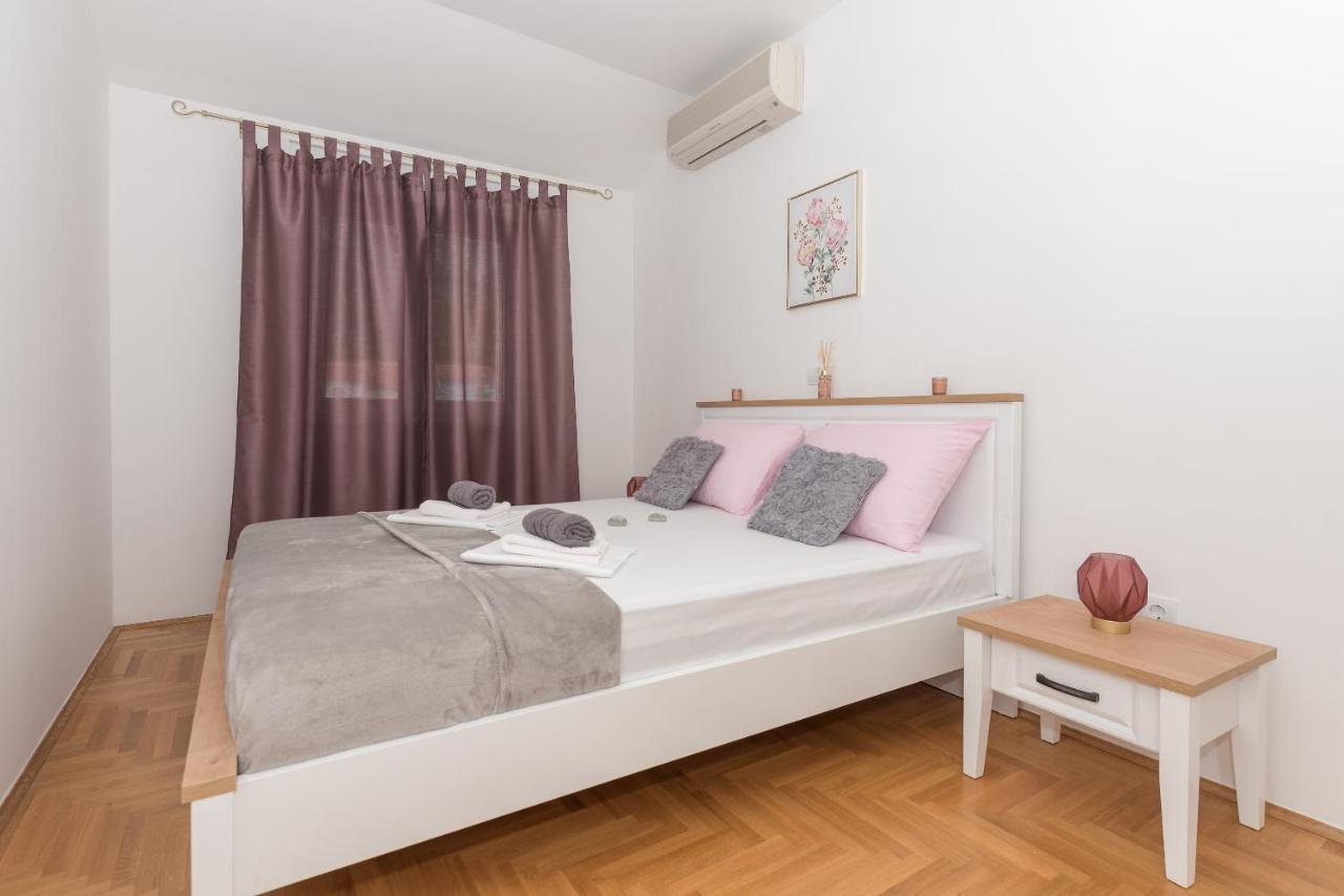 Deluxe 3 Bedroom Apartment With Sea View Baška Voda Dış mekan fotoğraf