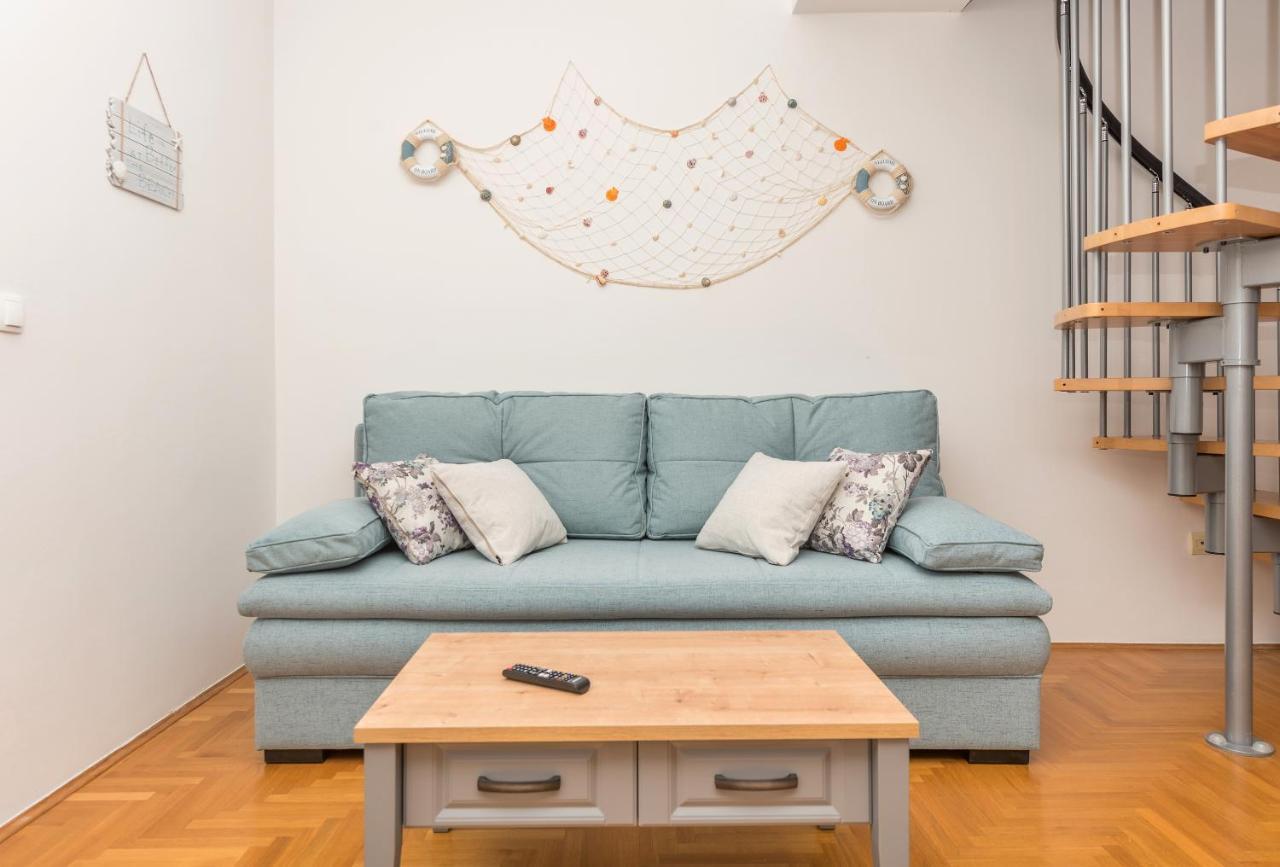 Deluxe 3 Bedroom Apartment With Sea View Baška Voda Dış mekan fotoğraf
